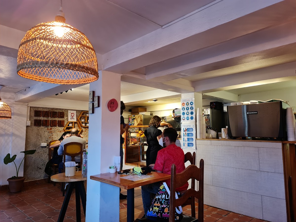 Café Miel Garage