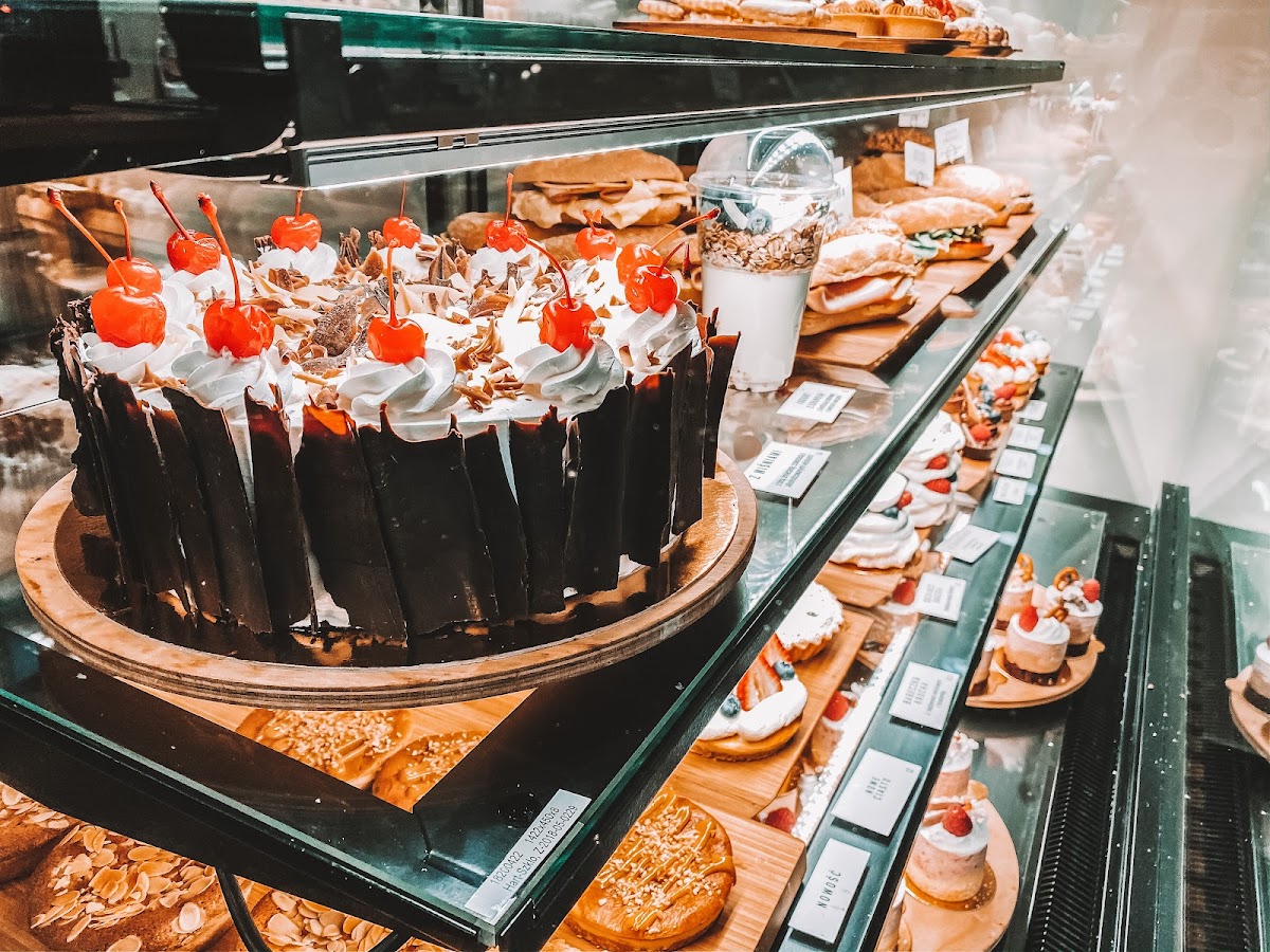 INDIVIDUAL: coffee & friends — Krakow, Poland